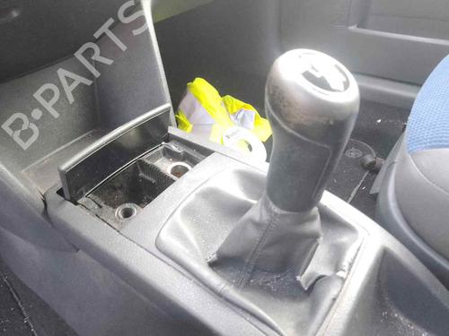 Used Gear lever VW POLO IV (9N_, 9A_) 1.4 16V (80 hp) 28470009
