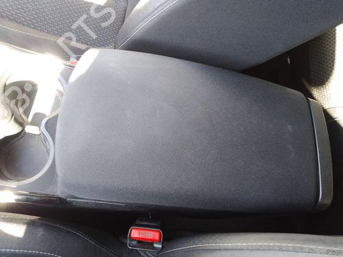 Apoyobrazos central RENAULT KADJAR (HA_, HL_) 1.5 dCi 110 (HLA3) (110 hp) 30640371