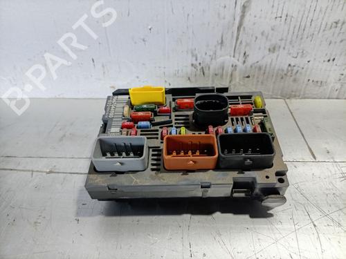 Used Fuse box Fuse box PEUGEOT 3008 I MPV (0U_) 1.6 HDi (109 hp) 35982288 35982288