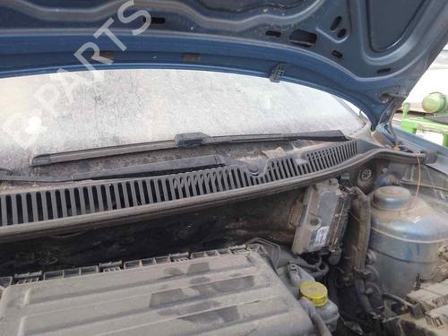 Used Front windshield wiper arm VW POLO IV (9N_, 9A_) 1.4 16V (80 hp) 28470022
