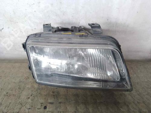 Højre forlygte AUDI A4 B5 Avant (8D5) 2.6 (150 hp) 26504488