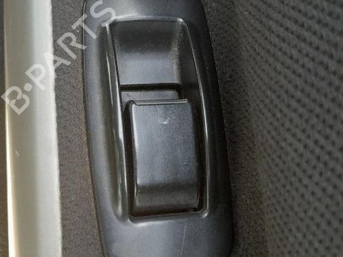 Højre bagtil elrude kontakt Højre bagtil elrude kontakt TOYOTA COROLLA Verso (ZER_, ZZE12_, R1_) 2.0 D-4D (CUR10_, CUR10R) (116 hp) 34398396 34398396