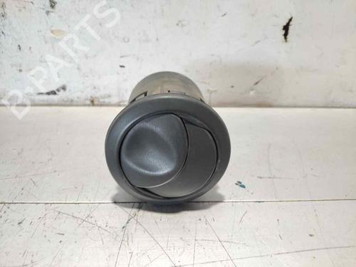 Used Air vent Air vent IVECO DAILY III Platform/Chassis 35 S 11,35 C 11 (A2FC13AA, A6FBU4AB, A2NB14A1, A2ND13A1,... (106 hp) 33657704 33657704