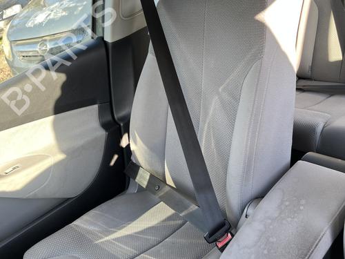 Sæde højre fortil VW PASSAT B6 Variant (3C5) 1.9 TDI (105 hp) 31340079