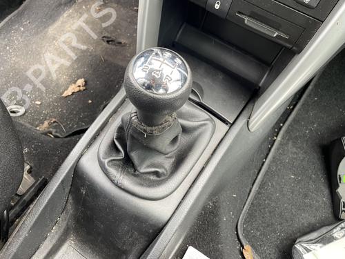 Console centrale PEUGEOT 207 (WA_, WC_) 1.4 16V (95 hp) 33041267