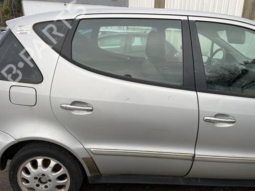 Dør højre bagtil MERCEDES-BENZ A-CLASS (W168) A 170 CDI (168.009, 168.109) (95 hp) 30900419