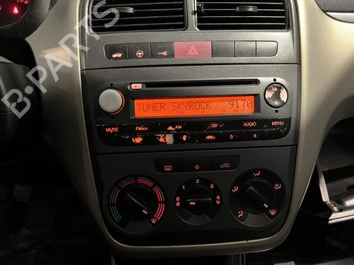 Used Radio Radio FIAT GRANDE PUNTO (199_) 1.2 (65 hp) 33475140 33475140