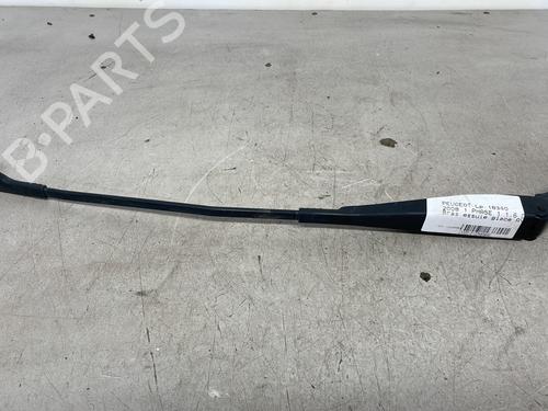 front-windshield-wiper-arm-peugeot-2008-i-cu_-2013-33125757 main image