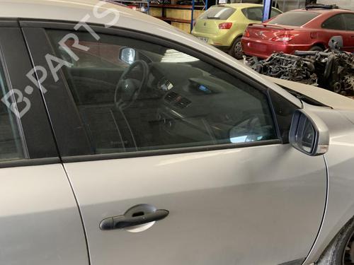 Høyre foran lås RENAULT MEGANE III Grandtour (KZ0/1) 1.5 dCi (KZ09, KZ0D, KZ1G, KZ29, KZ14, KZ1W, KZ10, KZ1F,... (110 hp) 26422515