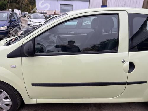 Used Left front door RENAULT TWINGO II (CN0_) 1.5 dCi (CN0E) (64 hp) 30679593