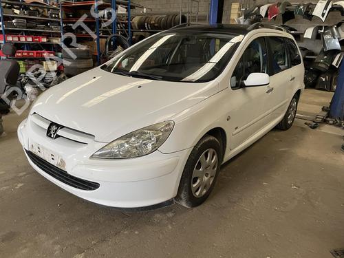 Fuse box PEUGEOT 307 Break (3E) 2.0 HDI 110 | BP26422232E1 