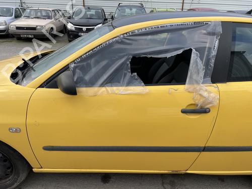 Used Left front window switch SEAT IBIZA III (6L1) 1.2 12V (70 hp) 31017581