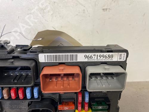 Used Fuse box Fuse box 38955110 38955110