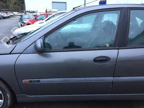 Used Left front door RENAULT LAGUNA I (B56_, 556_) 2.0 (B56C/H/N) (113 hp) 30702608