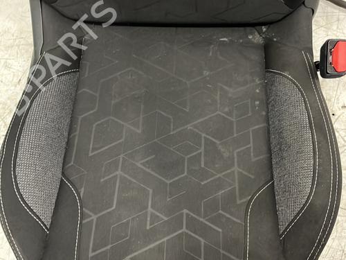 Used Right front seat Right front seat PEUGEOT 2008 I (CU_) 1.2 PureTech 82 (82 hp) 29077866 29077866