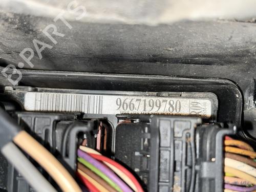 Used Fuse box Fuse box 39396379 39396379
