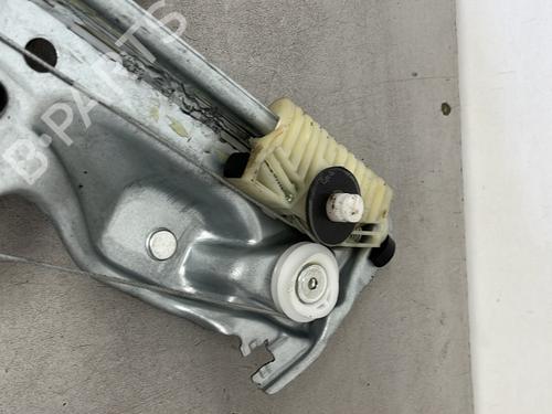 Used Rear right window mechanism Rear right window mechanism RENAULT MEGANE IV Hatchback (B9A/M/N_) 1.5 dCi 110 (B9A3) (110 hp) 32981332 32981332