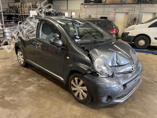 Used Front wiper motor Front wiper motor TOYOTA AYGO (_B1_) 1.0 (KGB10_, KGB10R) (68 hp) 31624537 31624537