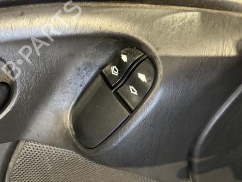 Pulsantiera anteriore sinistra FORD FOCUS I (DAW, DBW) 1.6 16V (100 hp) 30819654