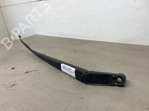 Used Front windshield wiper arm Front windshield wiper arm 33945792 33945792
