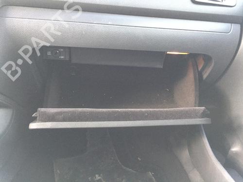 Used Glove box Glove box VW GOLF V (1K1) 1.9 TDI (105 hp) 31354598 31354598