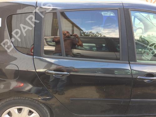 Interrupteur de vitre arrière droite RENAULT MODUS / GRAND MODUS (F/JP0_) 1.5 dCi (JP0G, JP0H) (106 hp) 27837207
