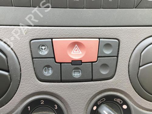 Used Warning switch FIAT PANDA (169_) 1.2 (169.AXB11, 169.AXB1A) (60 hp) 30132443