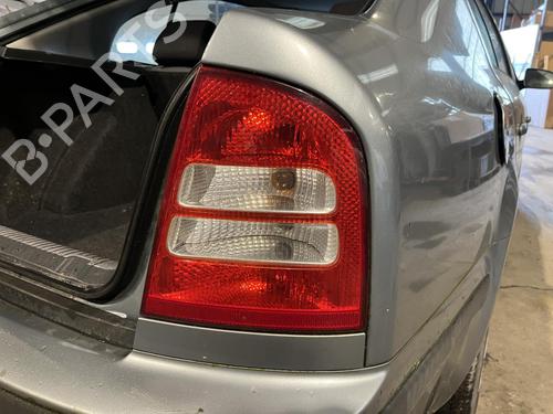 Højre baglygte SKODA OCTAVIA I (1U2) 1.9 TDI (110 hp) 31904561