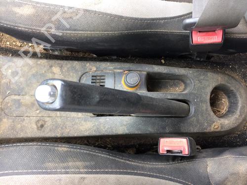 Used Seat buckle RENAULT CLIO III (BR0/1, CR0/1) 1.5 dCi (C/BR0G, C/BR1G) (68 hp) 27896660