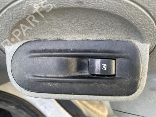 Used Right front window switch Right front window switch NISSAN INTERSTAR Van (X70) dCi 120 (120 hp) 35992525 35992525