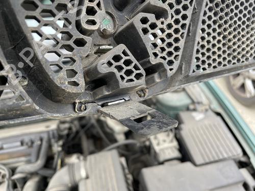 Grille Grille PEUGEOT 406 Break (8E/F) 1.8 16V (110 hp) 33738312 33738312