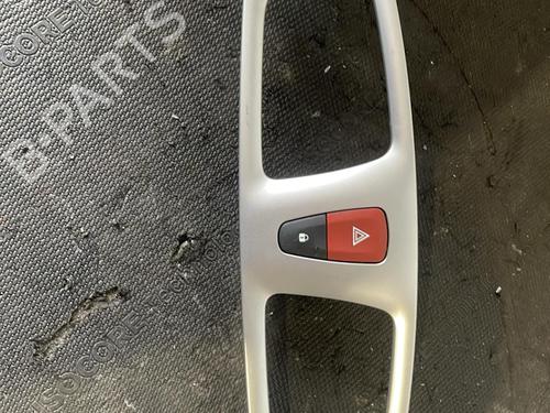 Used Warning switch RENAULT GRAND SCÉNIC III (JZ0/1_) 1.9 dCi (JZ0J, JZ0N, JZ1K, JZ1S) (131 hp) 26427703