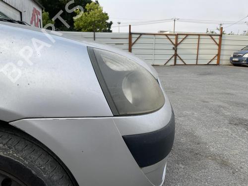 Used Right headlight Right headlight RENAULT CLIO II (BB_, CB_) 1.2 (BB0A, BB0F, BB10, BB1K, BB28, BB2D, BB2H, CB0A,... (58 hp) 28198024 28198024