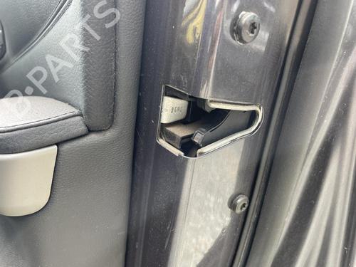 Cerradura puerta delantera derecha Cerradura puerta delantera derecha 39175369 39175369