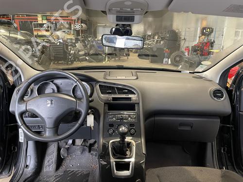 Handskerum PEUGEOT 5008 (0U_, 0E_) 1.6 HDi (112 hp) 33047410