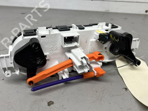 climate-control-peugeot-2008-i-cu_-2013-29077847 main image