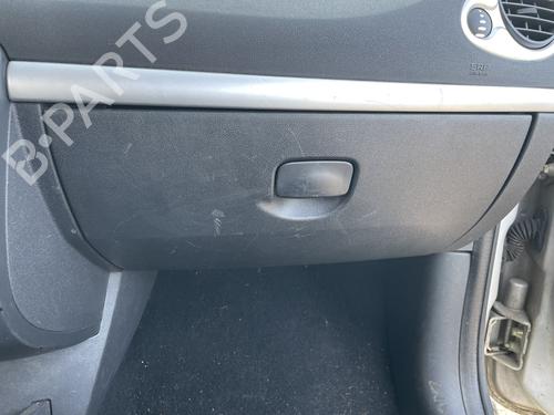Used Glove box RENAULT CLIO III (BR0/1, CR0/1) 1.5 dCi (BR17, CR17) (86 hp) 31288811