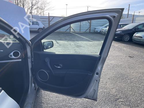 Used Right front window switch Right front window switch RENAULT CLIO III (BR0/1, CR0/1) 1.5 dCi (BR17, CR17) (86 hp) 31288856 31288856