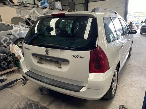 Fuse box PEUGEOT 307 Break (3E) 2.0 HDI 110 | BP26422232E1 