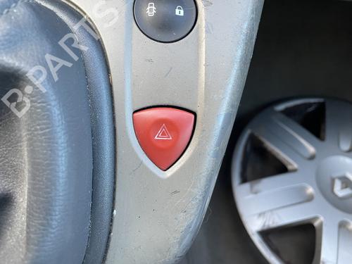 warning-switch-renault-scenic-ii-jm01_-2003-2004-2005-2006-2007-2008-2009-2010-31583895 main image
