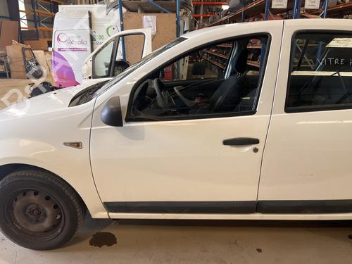 Used Front left lock DACIA SANDERO 1.4 (BS0C, BS0A, BS0G, BS1F, BS0E) (75 hp) 30392115