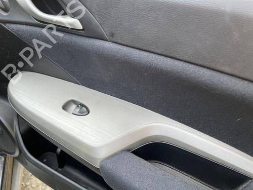 Used Right front window switch Right front window switch 36684185 36684185