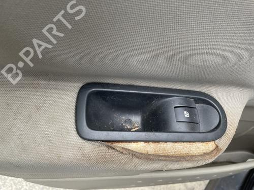 Raamschakelaar links achter RENAULT MEGANE II (BM0/1_, CM0/1_) 1.5 dCi (BM1E, CM1E) (106 hp) 29175350