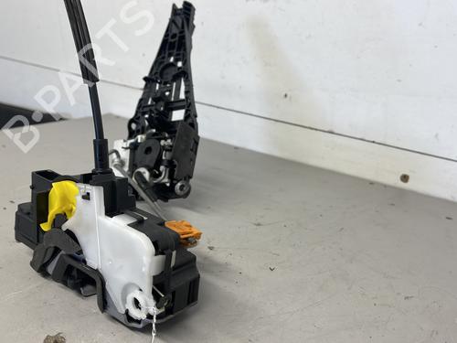 Front left lock OPEL INSIGNIA A (G09) 2.0 CDTI (68) | BP26419261C98