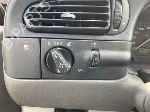 Used Headlight switch Headlight switch VW VENTO (1H2) 1.9 TD (75 hp) 33475090 33475090