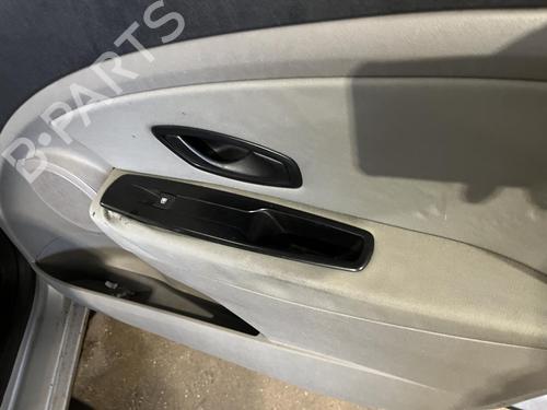 Used Right front window switch RENAULT MEGANE III Hatchback (BZ0/1_, B3_) 1.5 dCi (BZ09, BZ0D, BZ1W, BZ29, BZ14) (110 hp) 31354767