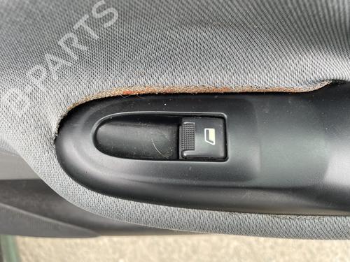 Used Right front window switch Right front window switch PEUGEOT 406 Break (8E/F) 1.8 16V (110 hp) 33738345 33738345