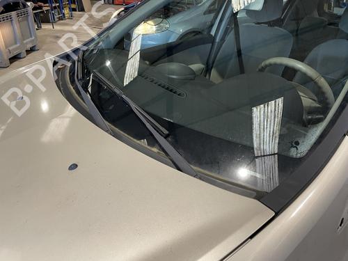 front-windshield-wiper-arm-renault-clio-iii-br01-cr01-2005-2006-2007-2008-2009-2010-2011-2012-2013-2014-32341682 main image