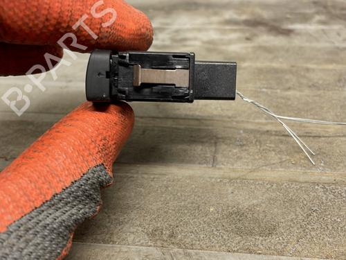 Used Warning switch Warning switch VW PASSAT B7 Variant (365) 1.6 TDI (105 hp) 31322483 31322483