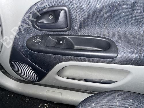 Used Right front window switch RENAULT CLIO II (BB_, CB_) 1.2 16V (BB05, BB0W, BB11, BB27, BB2T, BB2U, BB2V, CB05,... (75 hp) 31017656